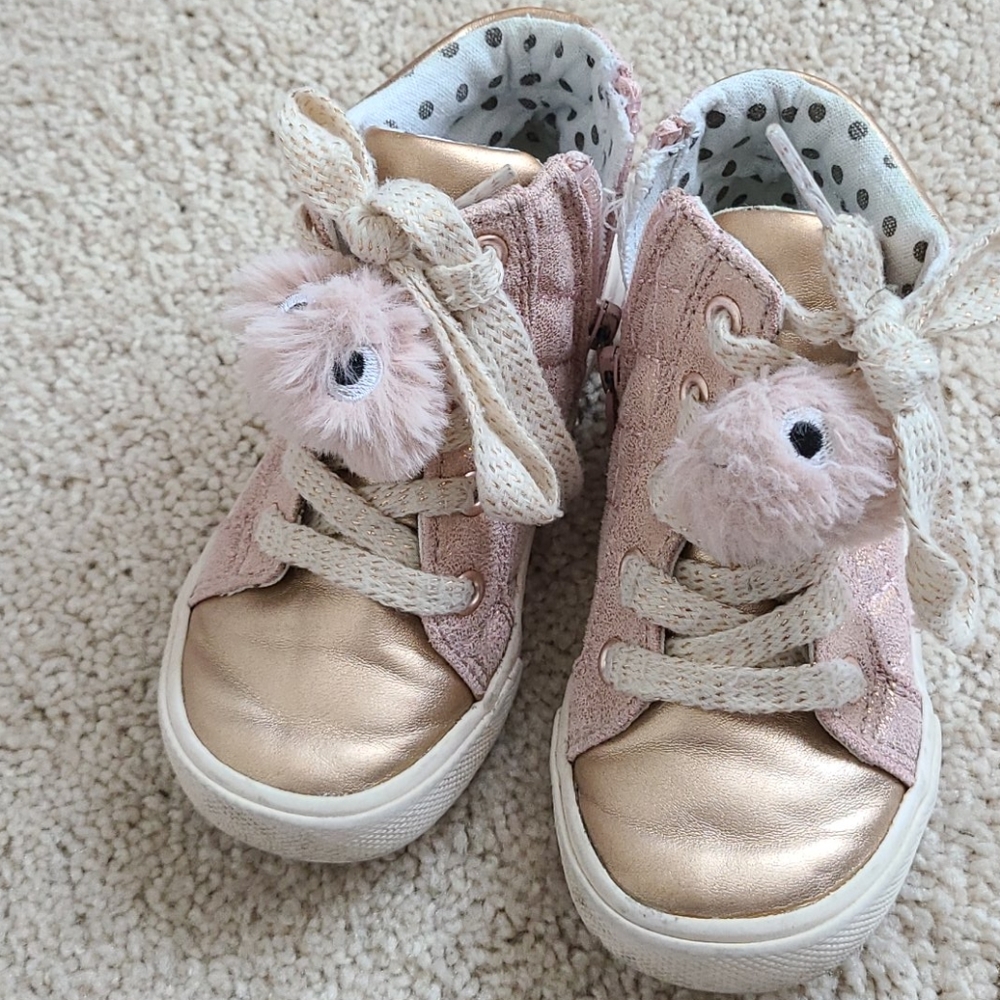 Shoes - Picture 6 of 7